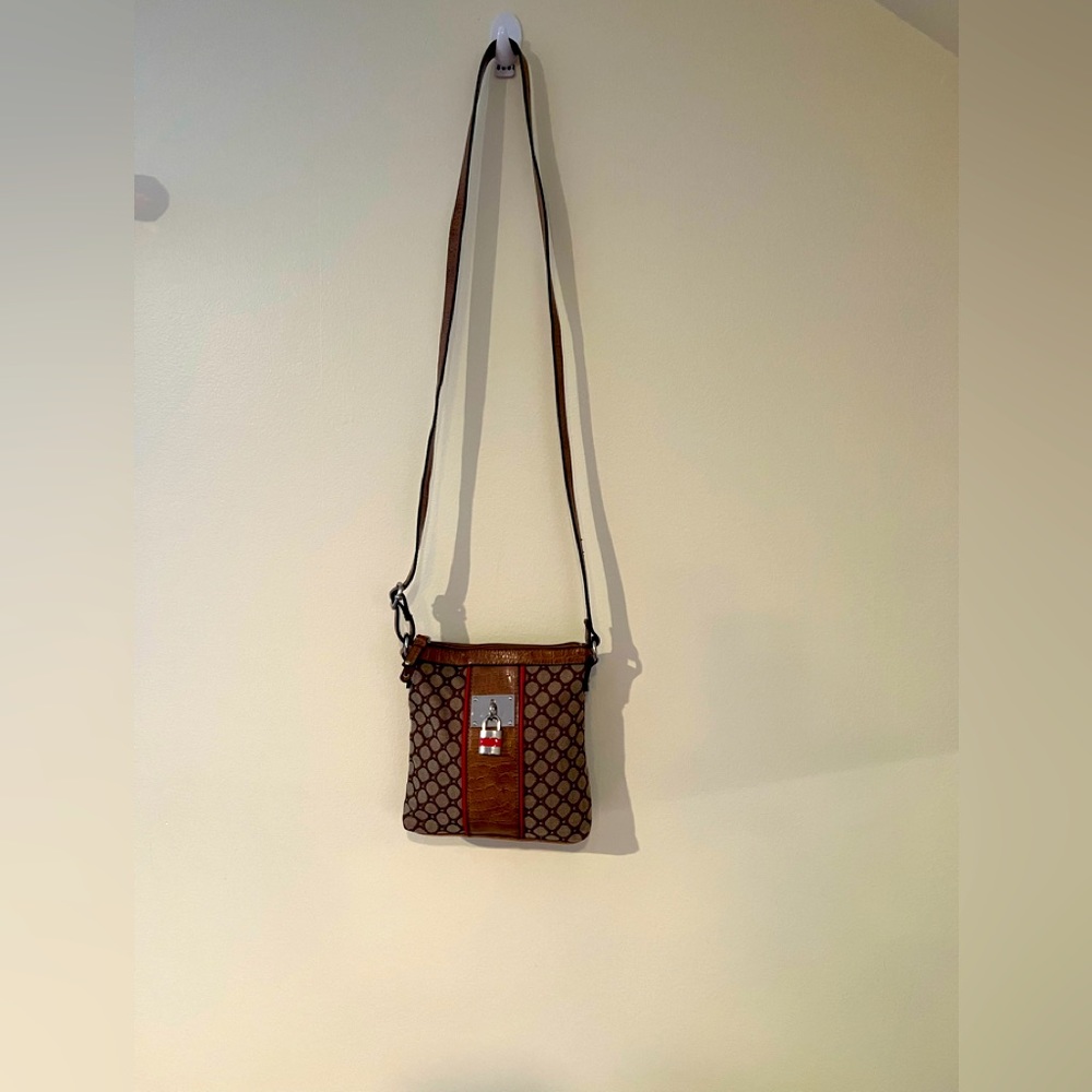 NINE WEST SIGNATURE PURSE